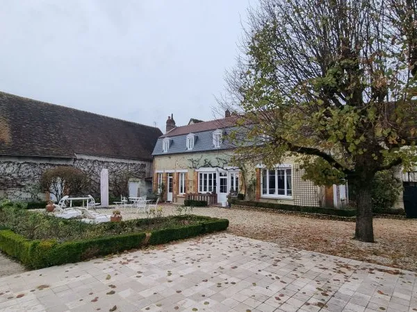 Maison ancienne, centre historique, proche commerces