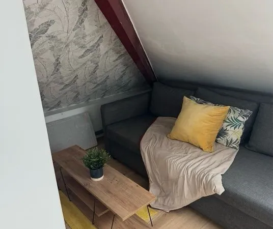Petite Chambre indépendante meublée saint Cloud