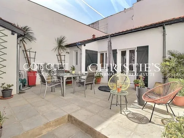 À vendre Saint-Jean-de-Luz - Appartement de 77 m² avec garage et grande cour en coeur de ville