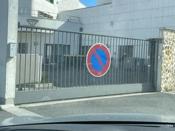Places de parking sécurisé