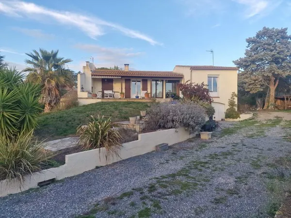 Villa de type 7 composée de 2 logements indépendants - Salles-d'Aude 11110