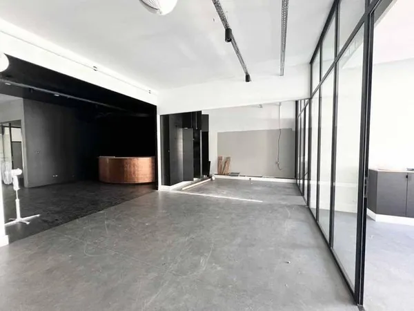 Bureaux 361 m²