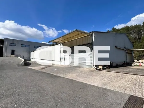 Local d'activité 405 m²