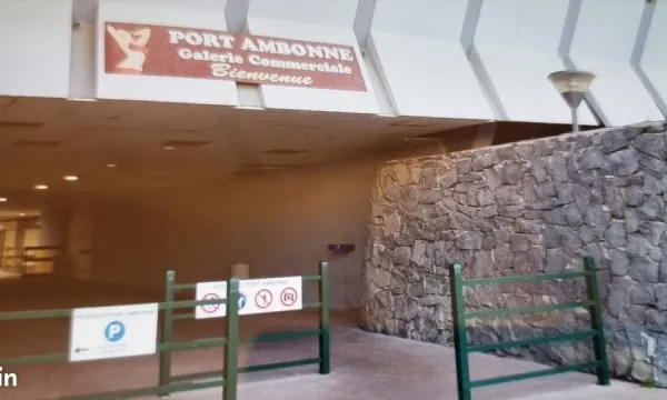 Place de parking privé au village naturiste au Cap d Agde