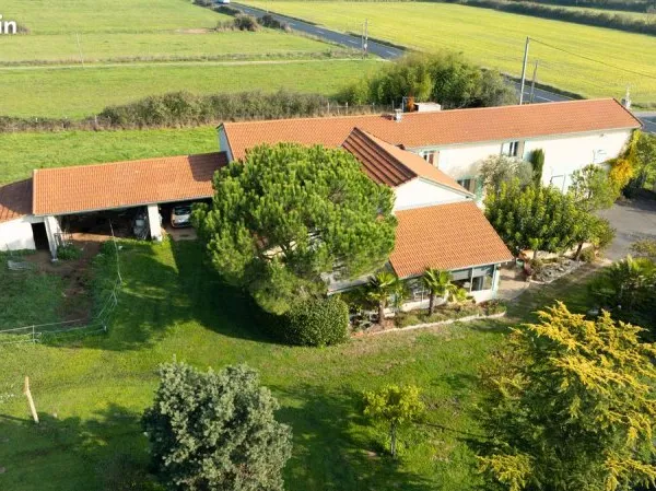 Belle propriété à ARTHUN , plaine du Forez