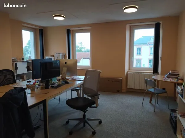 Bureau de 23m2 à louer à l'année dans un espace de coworking à Paimpol (22)