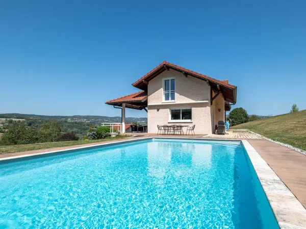 Villa de 238 m2 dont 217 m2 carrez - 7 pièces avec Piscine