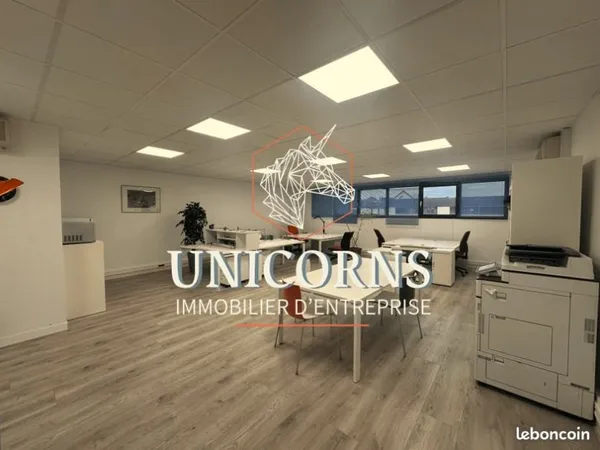 Bureau 130 m²