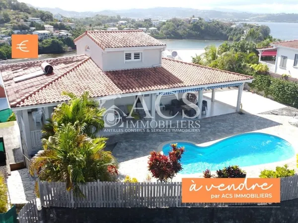 A vendre Villa d'Exception avec Vue et Accès Mer au Robert !