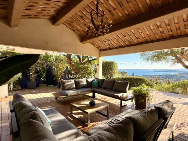VUE MER SUR LE GOLFE DE SAINT TROPEZ VILLA DE CHARME AVEC PISCINE, AUX ISSAMBRES