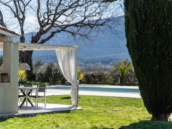 Villa familiale avec piscine et terrain 2 200 m² - Pourrières