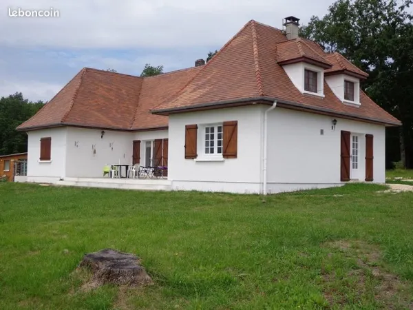 Maison + 3 gîtes indépendants et 1 chambre d'hôtes sur 5 ha Dordogne