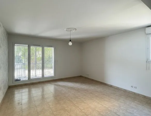 Pres des remparts, appartement de type 2 dans résidence sécurisée