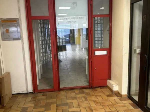 250 M2 À Alès, Murs Professionnel Libre