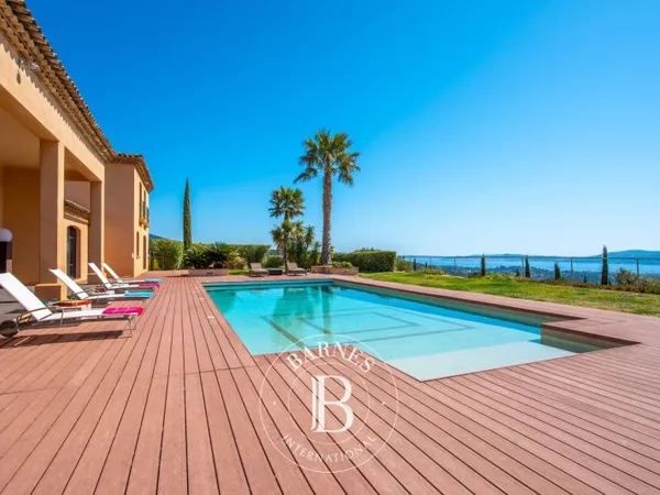 GOLFE DE SAINT-TROPEZ/GRIMAUD - VILLA 5 CHAMBRES - PISCINE - VUE MER PANORAMIQUE