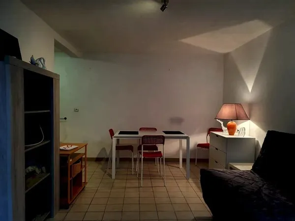 UZES - STUDIO MEUBLE A LOUER