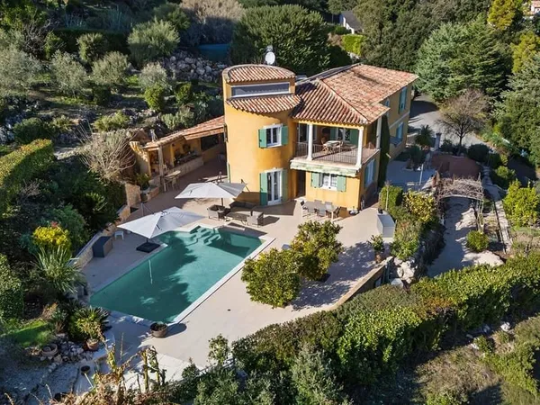 Maison 4 pièces 234 m²