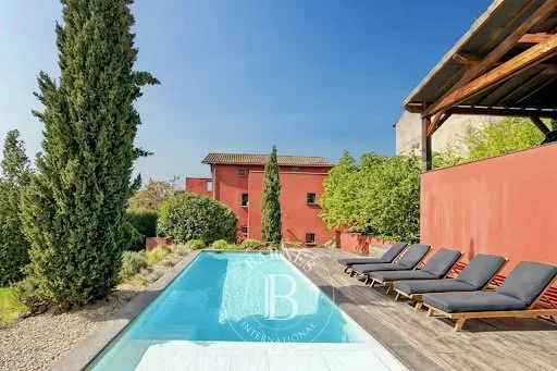 Maison 9 pièces 300 m²