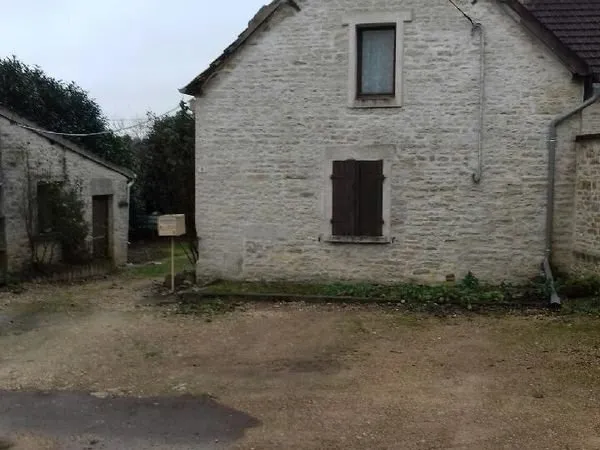 Maison d'habitation à rénover avec dépendances