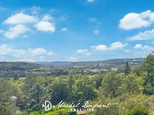 Maison familiale avec une exceptionelle vue panoramique sur la vallée de la Vézère