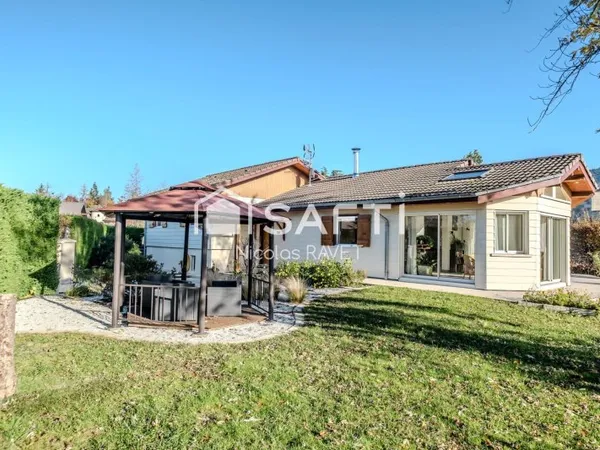 Maison familiale de plain-pied, 5 pièces, 133 m² sur 1320 m² de terrain clos