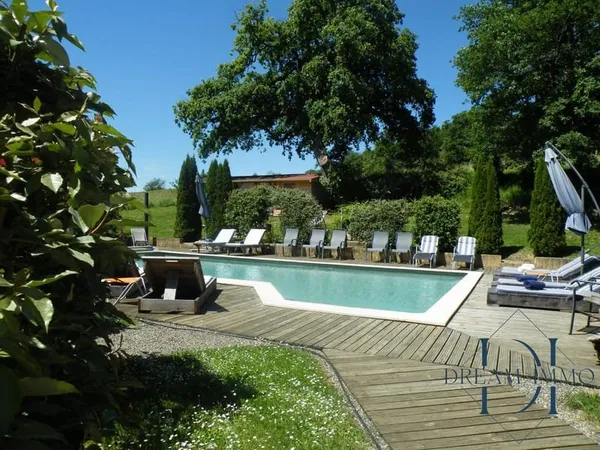 Ensemble immobilier exceptionnel avec piscine et sans voisins