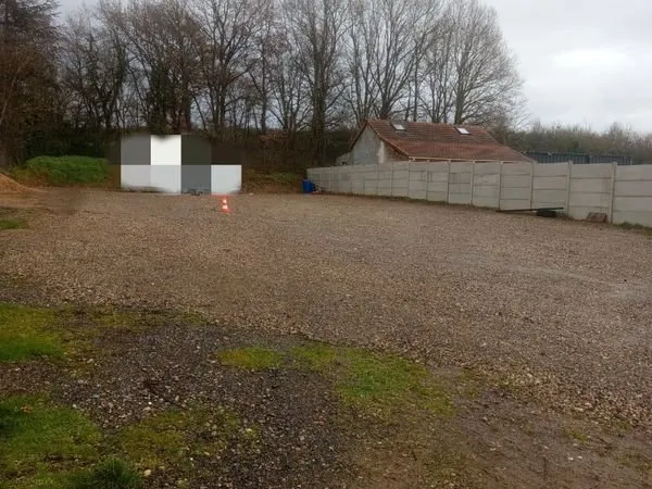 Terrain constructible viabilisé 1484 M²
