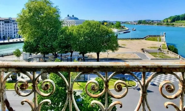 Appartement - 6 pièces - 178 m²
