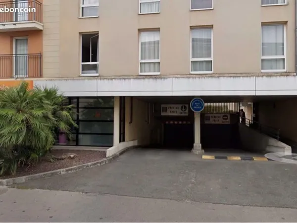 Parking fermé sécurisé - Espace Rodesse Dandicolle