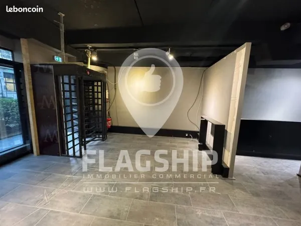 Local commercial 350 m² PARIS