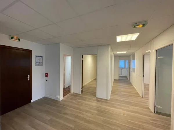 Bureau 350 m²