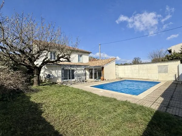 Maison de 173 m2 avec piscine et 2 logements indépendants à
