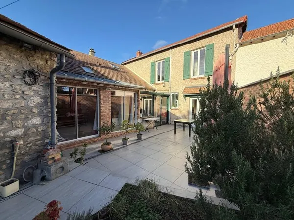 MAISON DE VILLE 160M2 AVEC JARDIN ET DEPENDANCES