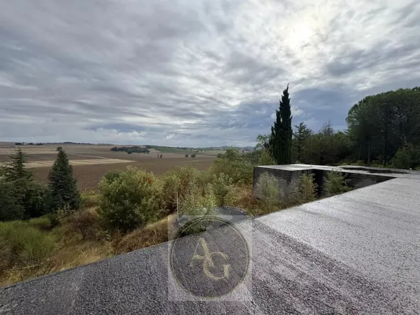 Terrain constructible avec fondations