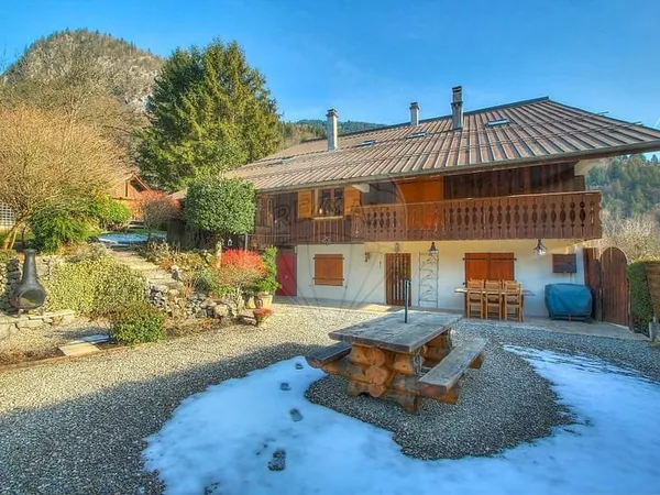 Maison 11 pièces 249 m²