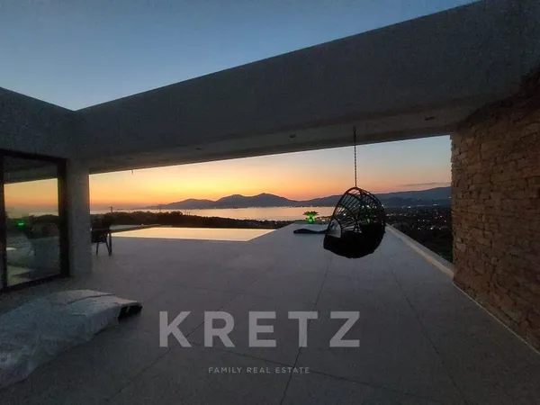 Vue splendide pour ces 2 maisons d'architecte de type californienne situées à Porticcio