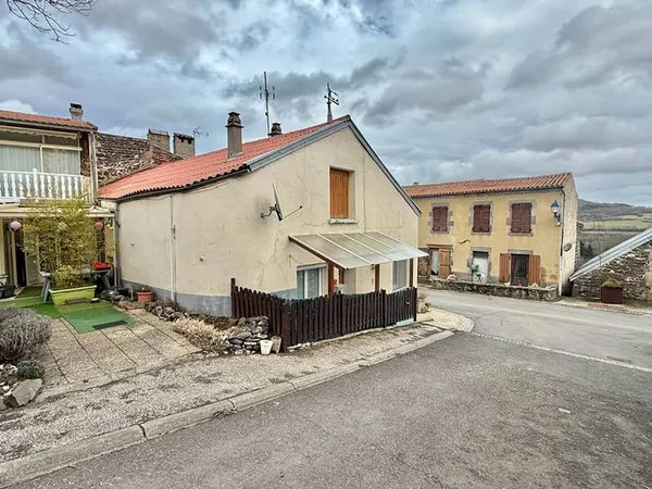 PROCHE ISSOIRE / Maison à vendre sur la commune de Tourzel-Ronzieres, fort potentiel !