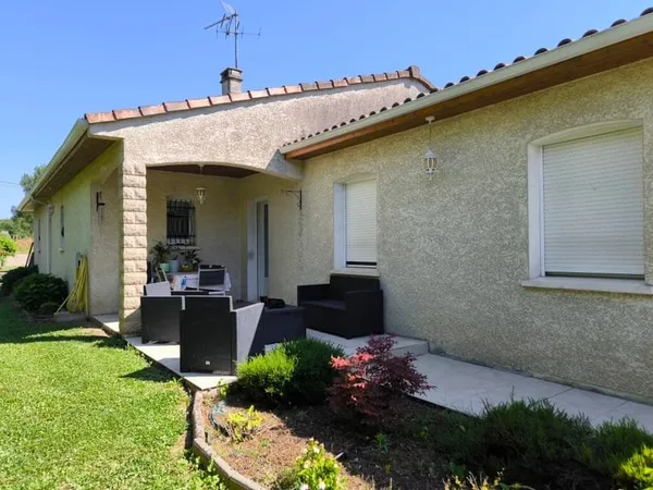 Bessières Charmante villa T4 de plain-pied avec piscine sur 2300m² de terrain paysager