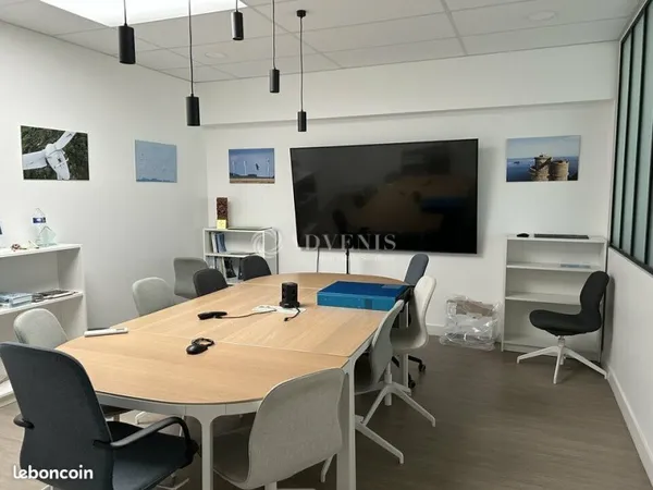 Local bureaux 307 m²
