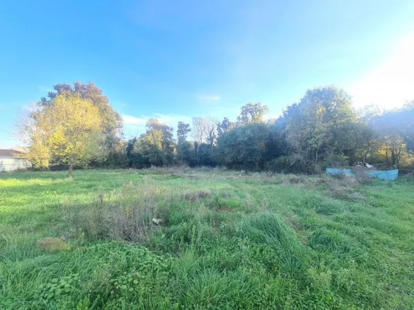 Terrain constructible d'environ 940 m², secteur calme