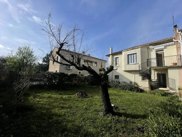 MAISON DES ANNEES 40 AVEC JARDIN
