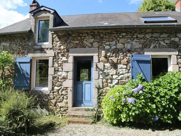 Maison en pierre rénovée au calme dans un petit hameau du Morvan