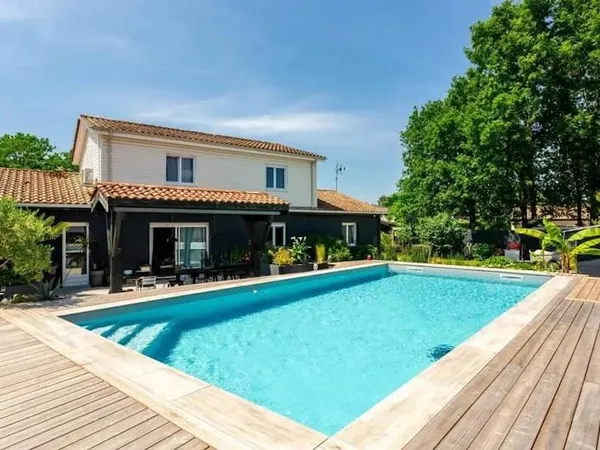 Maison 7 pièces 200 m²