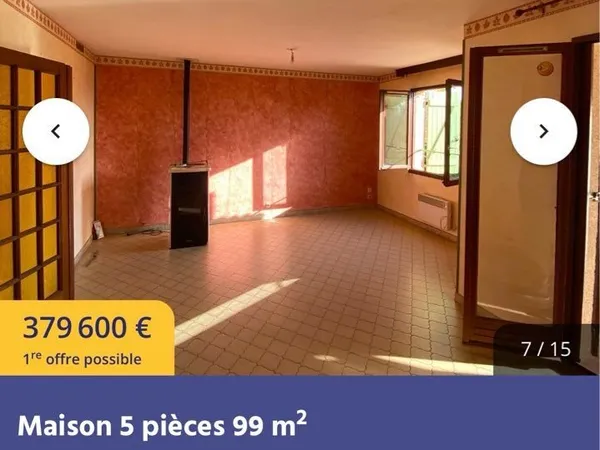 Maison mitoyenne avec petit jardin et piscine à réhabiliter