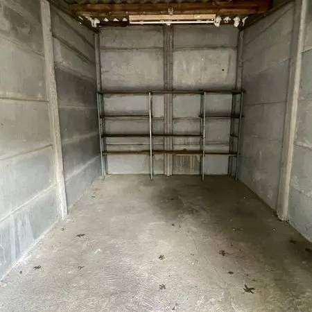 Garage très sécurisé avec électricité