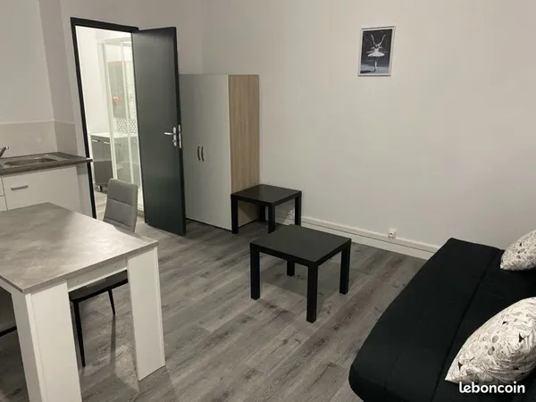 Beau studio meublé tout confort 25 m2 dans résidence privée place St Paul
