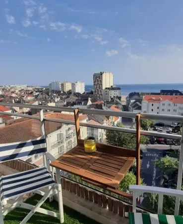 LA PLAGE EN BAS DE LA RUE ! APPARTEMENT 53m².