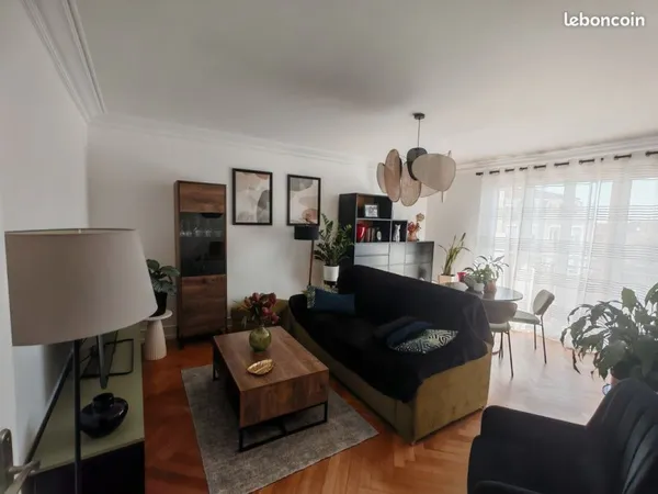 Grand T2 69m2 traversant + 2 balcons - étage élevé avec ascenseur - Lyon 7