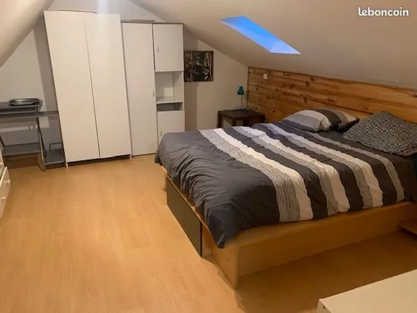 Chambre meublée
