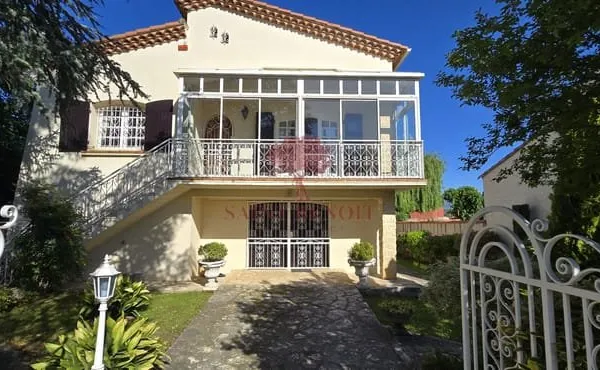 A VENDRE - A GIGNAC Maison de Type T5 de 138m2 sur une parce